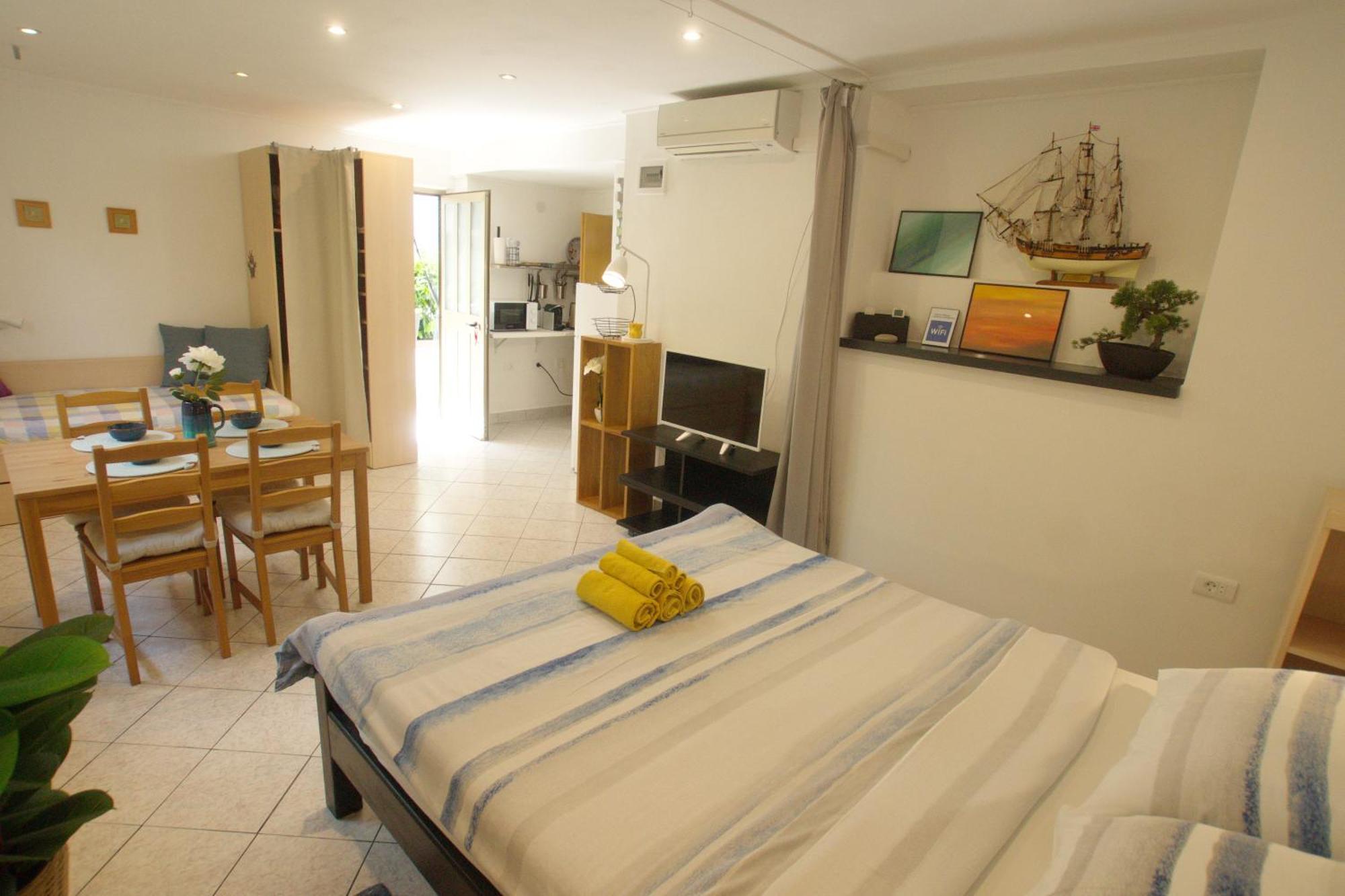 Luna 22 Porec Luaran gambar